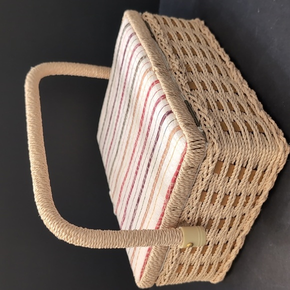 VGT,Dritz Woven/Wicker Small Sewing Basket with Striped Fabric. - Picture 4 of 13